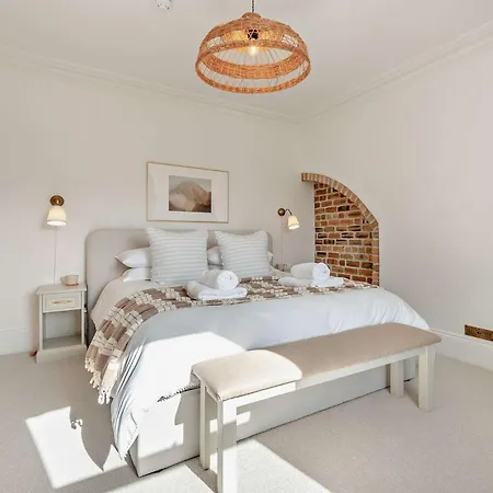 6 Bed In 94361 * Keswick