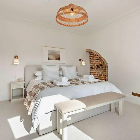 6 Bed In 94361 Nyaraló