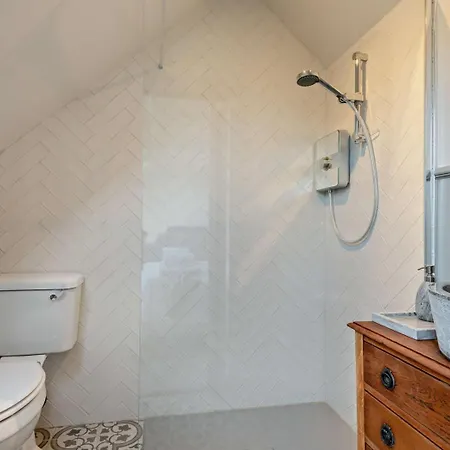 6 Bed In 94361 * Keswick