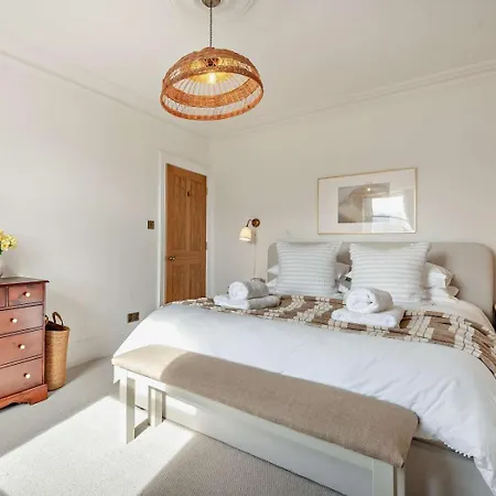 6 Bed In 94361 Кесвик